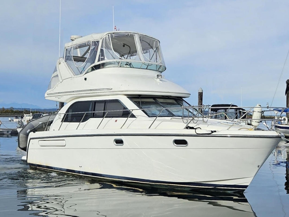 2001 Bayliner 3488 Command Bridge Motoryacht - Sold Boat