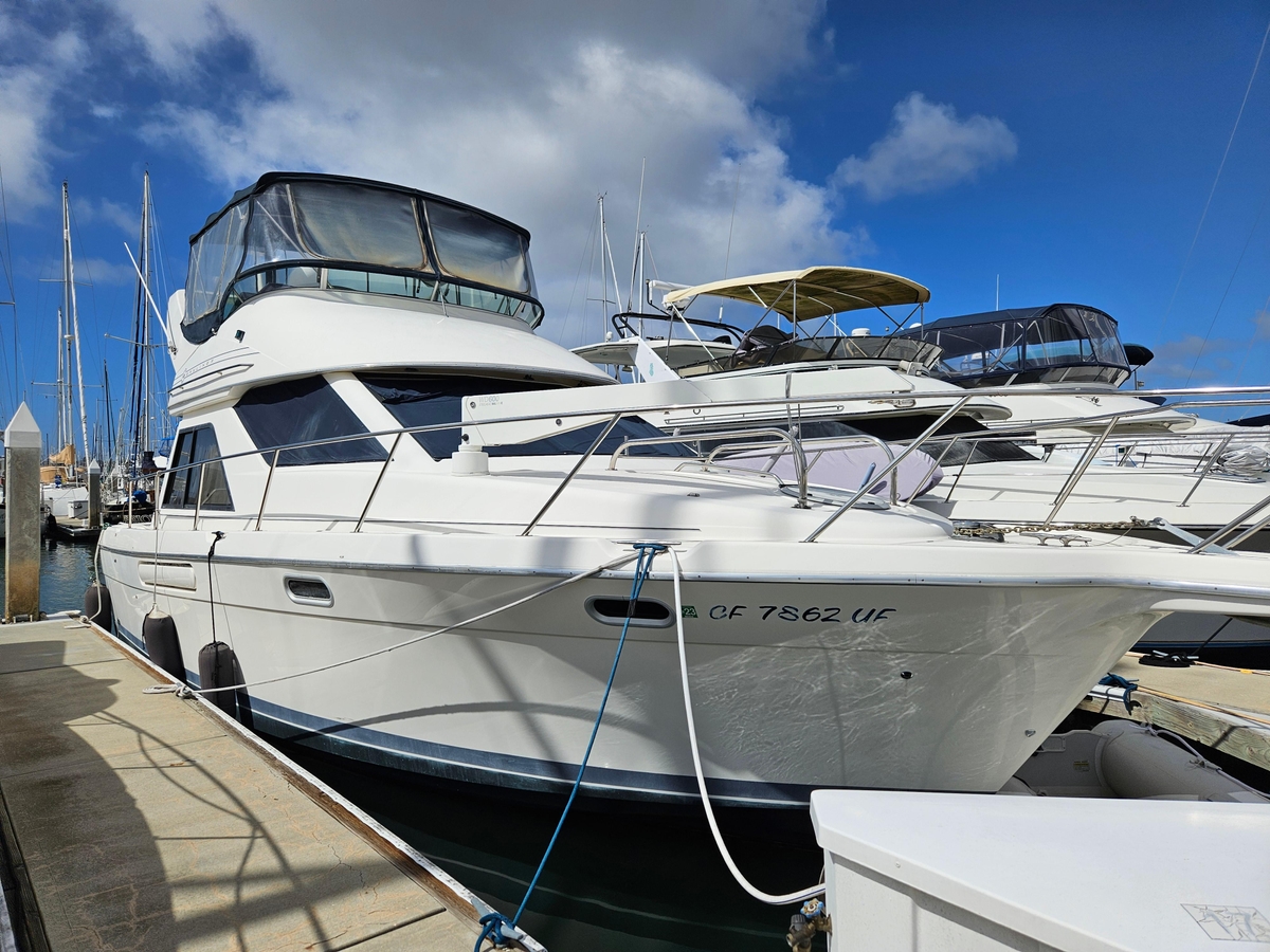 1997 Bayliner 3788 Command Bridge Motoryacht - Sold Boat