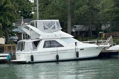 BOATZON | Bayliner 3788 Command Bridge Motoryacht 1997