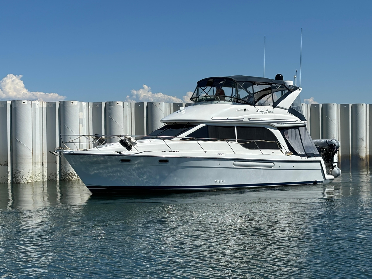 2000 Bayliner 3788 Command Bridge Motoryacht - Sold Boat