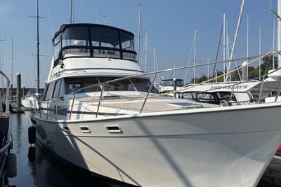 BOATZON | Bayliner 3870 Motoryacht 1983