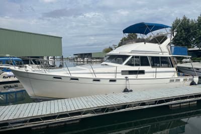 BOATZON | Bayliner 3870 Motoryacht 1989
