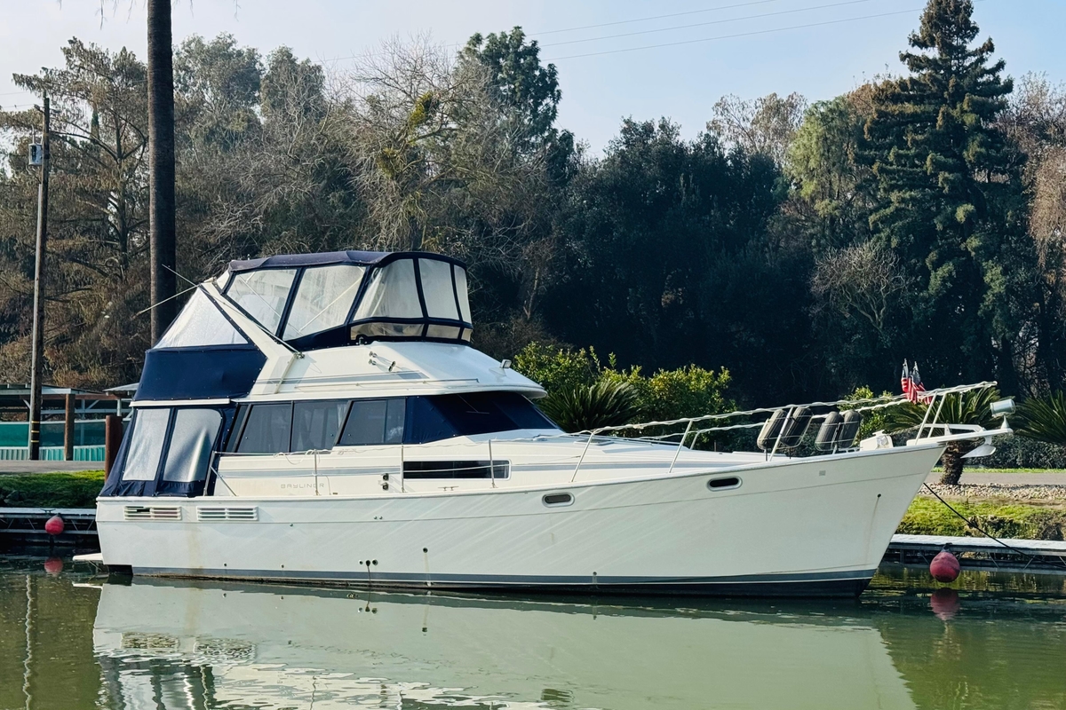 1990 Bayliner 3888 Motoryacht - Sold Boat