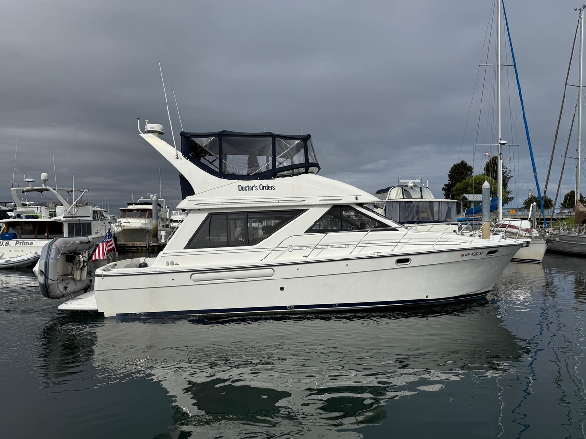 2001 Bayliner 3988 Command Bridge Motoryacht - Sold Boat
