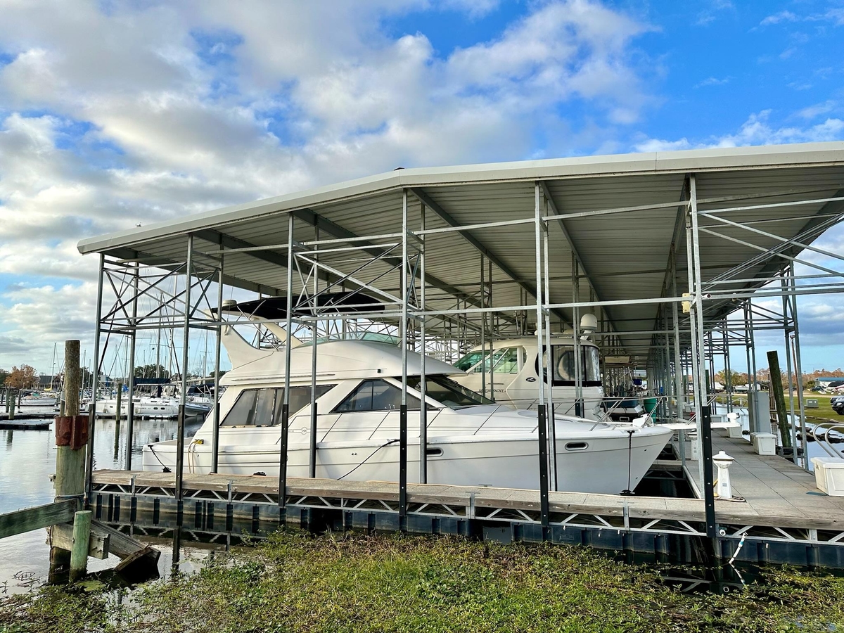 1997 Bayliner 3988 Motoryacht - Sold Boat
