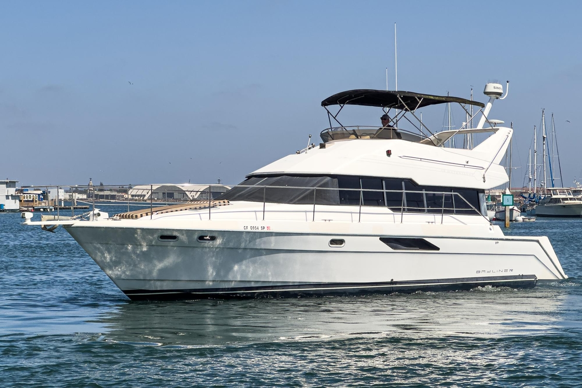 1992 Bayliner 4388 Motoryacht - Sold Boat