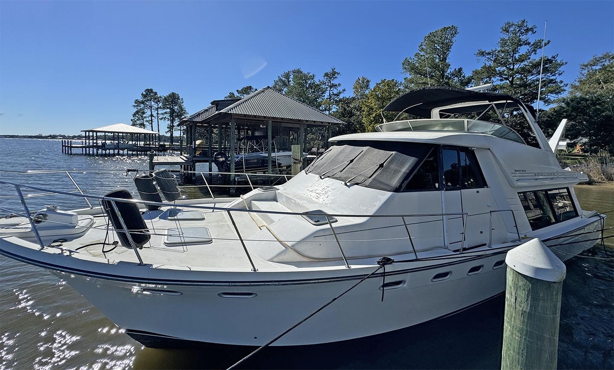 2000 Bayliner 4788 Pilot House Motoryacht - Sold Boat