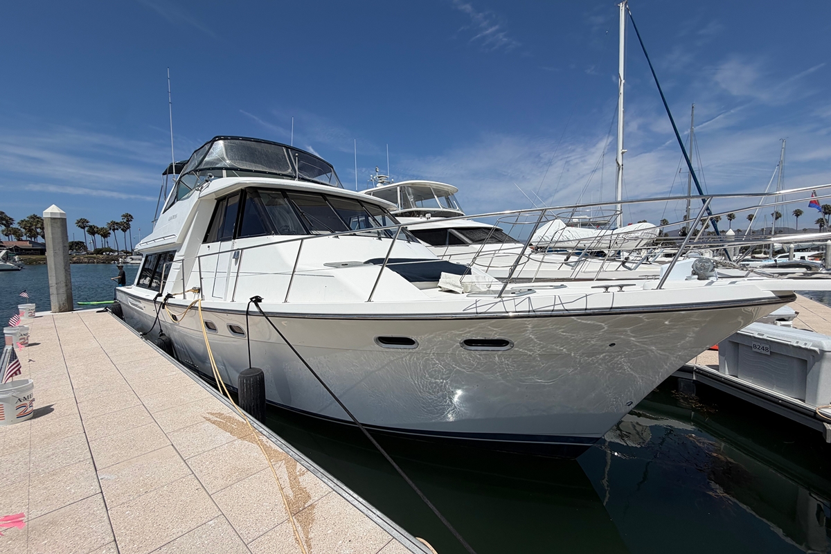 2000 Bayliner 4788 Pilot House Motoryacht - Sold Boat