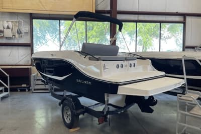 BOATZON | Bayliner D22i 2025