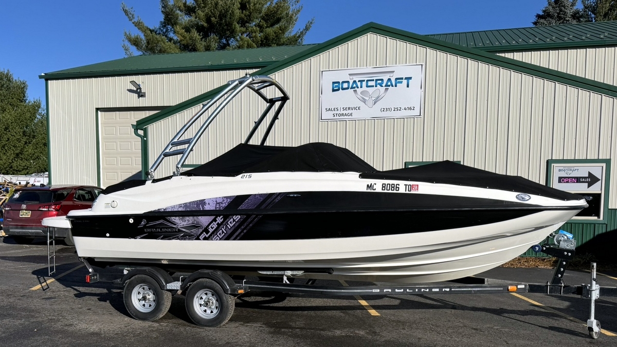2013 Bayliner Bayliner Deck Boat 215 2013 - Sold Boat
