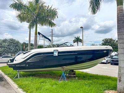 BOATZON | Bayliner DX2200 2024