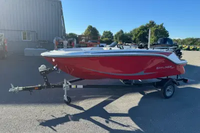 BOATZON | Bayliner E15 2025