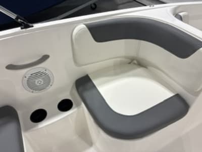 BOATZON | Bayliner E16 2026 BOATZON | Bayliner E16 2026