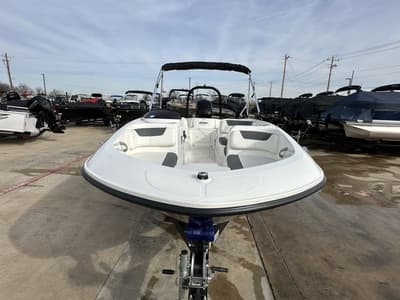 BOATZON | Bayliner E18 2026