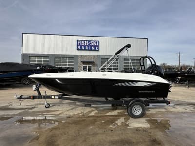 BOATZON | Bayliner E18 2026