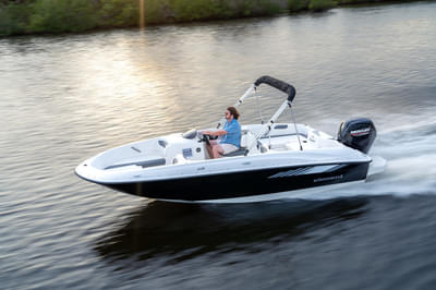 BOATZON | Bayliner E18LE 2026