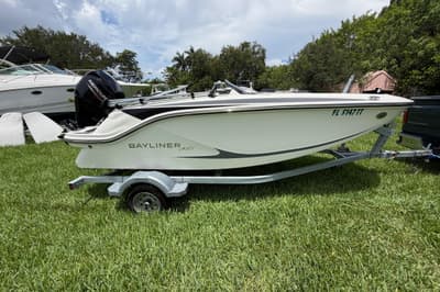 BOATZON | Bayliner Element M15 2024