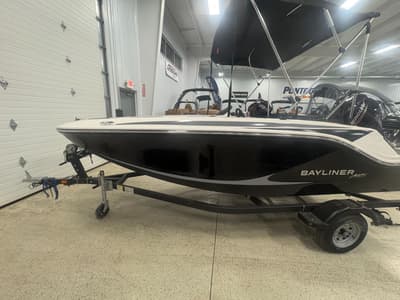 BOATZON | Bayliner M15 2025