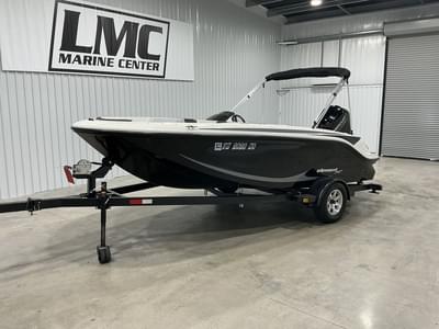 BOATZON | Bayliner M17 2022