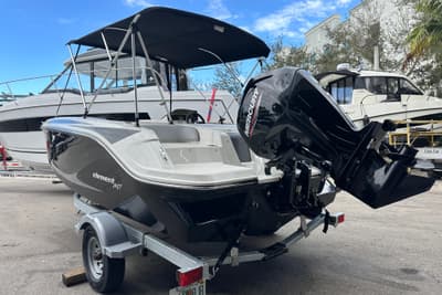 BOATZON | Bayliner M17 2023