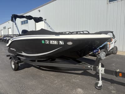 BOATZON | Bayliner M17 2023 BOATZON | Bayliner M17 2023