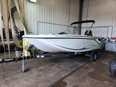 BOATZON | Bayliner M17 2023 BOATZON | Bayliner M17 2023