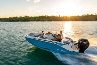 BOATZON | Bayliner M17 2024