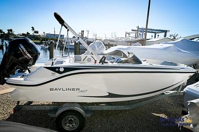 BOATZON | Bayliner M17 2024 BOATZON | Bayliner M17 2024