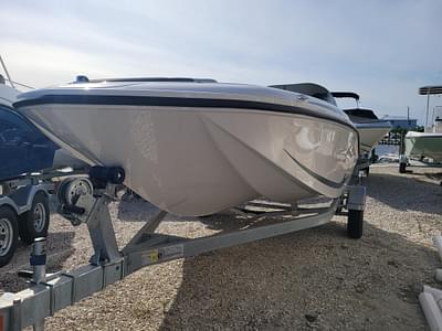 BOATZON | Bayliner M17 2024 BOATZON | Bayliner M17 2024