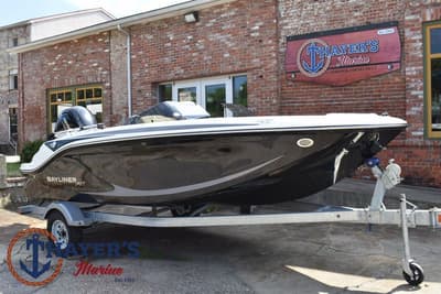 BOATZON | Bayliner M17 2025