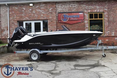 BOATZON | Bayliner M17 2025