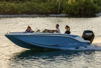 BOATZON | Bayliner M17 2026 BOATZON | Bayliner M17 2026