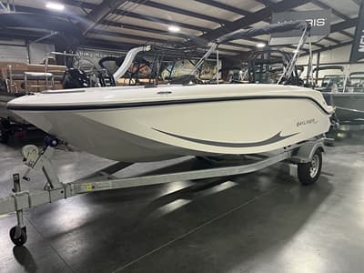 BOATZON | Bayliner M17 2027