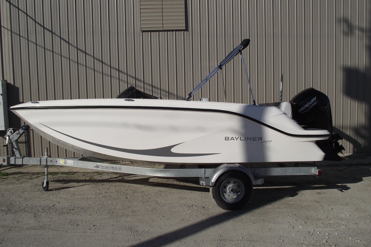 2026 Bayliner M19 - Sold Boat