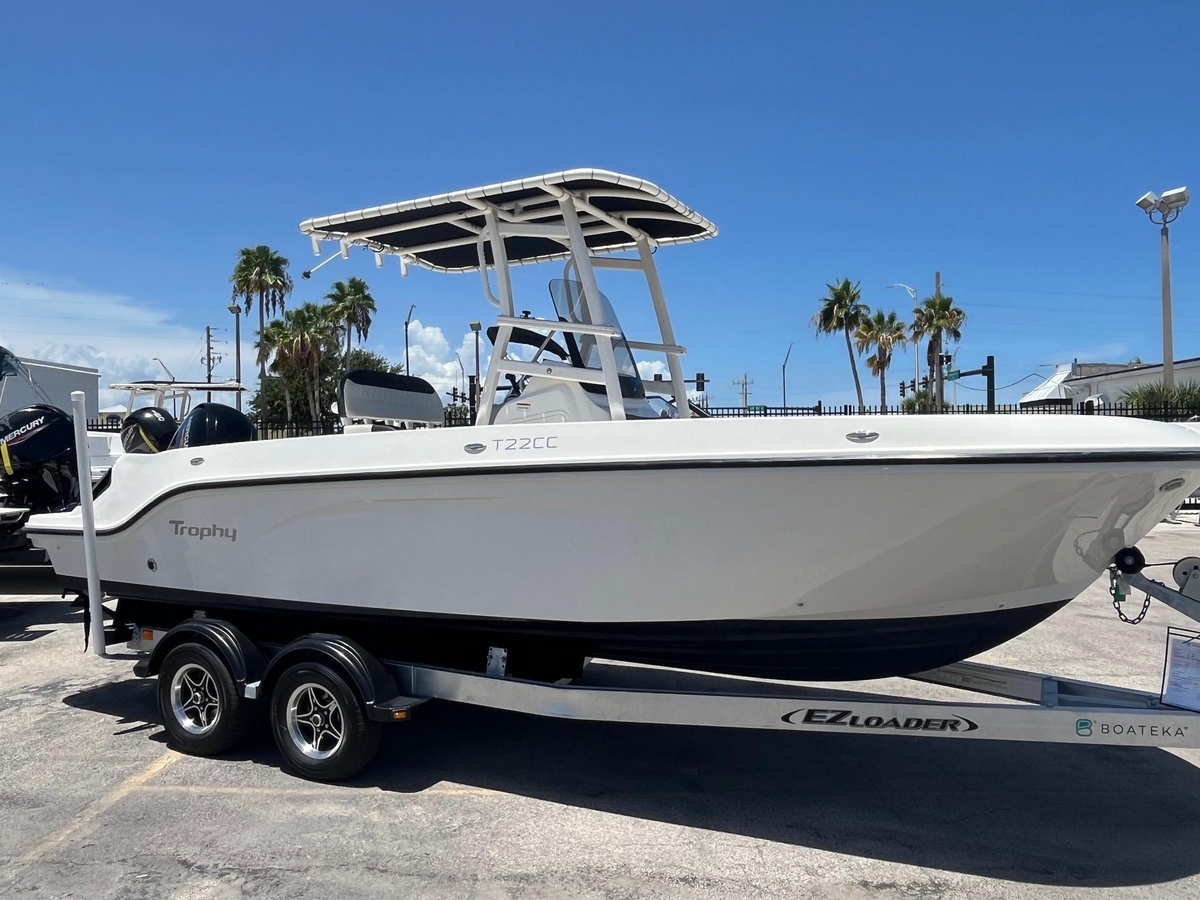 2022 Bayliner Trophy T22CC - Sold Boat