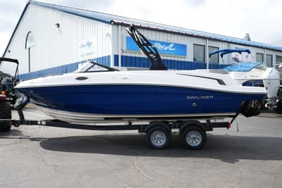 BOATZON | Bayliner VR Series VR6 Bowrider 2026