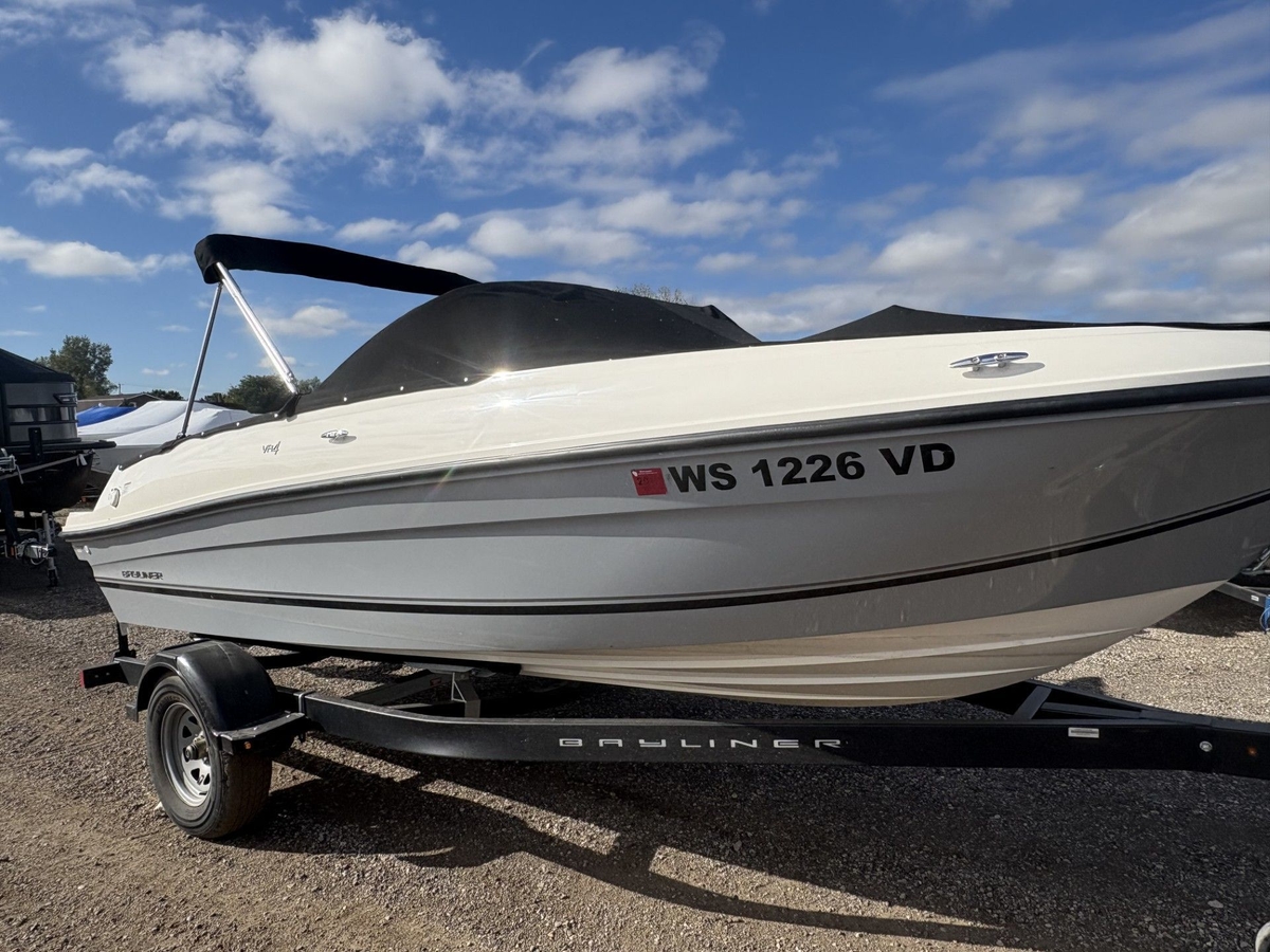 2019 Bayliner VR4 Bowrider I/O - Sold Boat