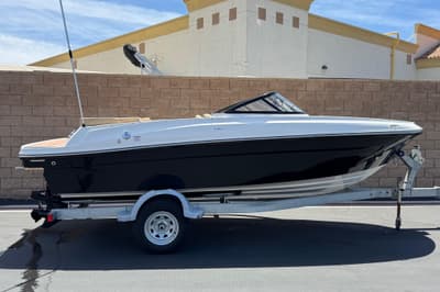 BOATZON | Bayliner VR4 Bowrider IO 2022 BOATZON | Bayliner VR4 Bowrider IO 2022