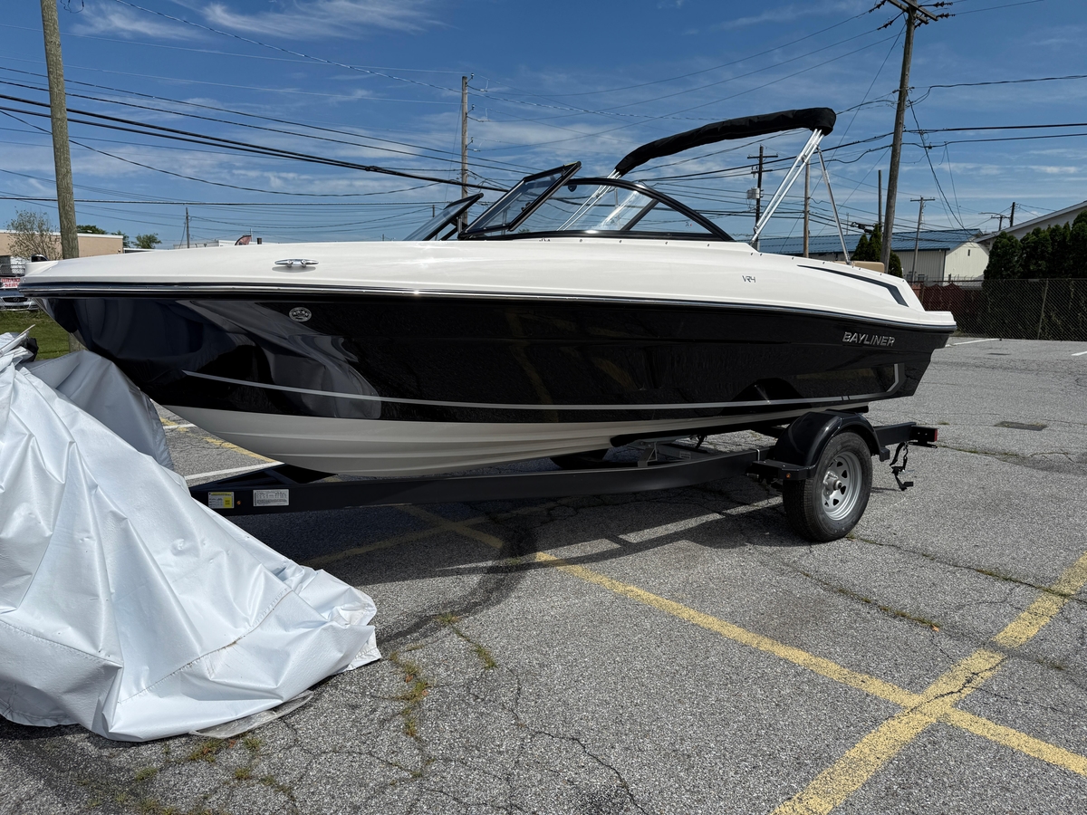 2025 Bayliner VR4 Bowrider I/O - Sold Boat