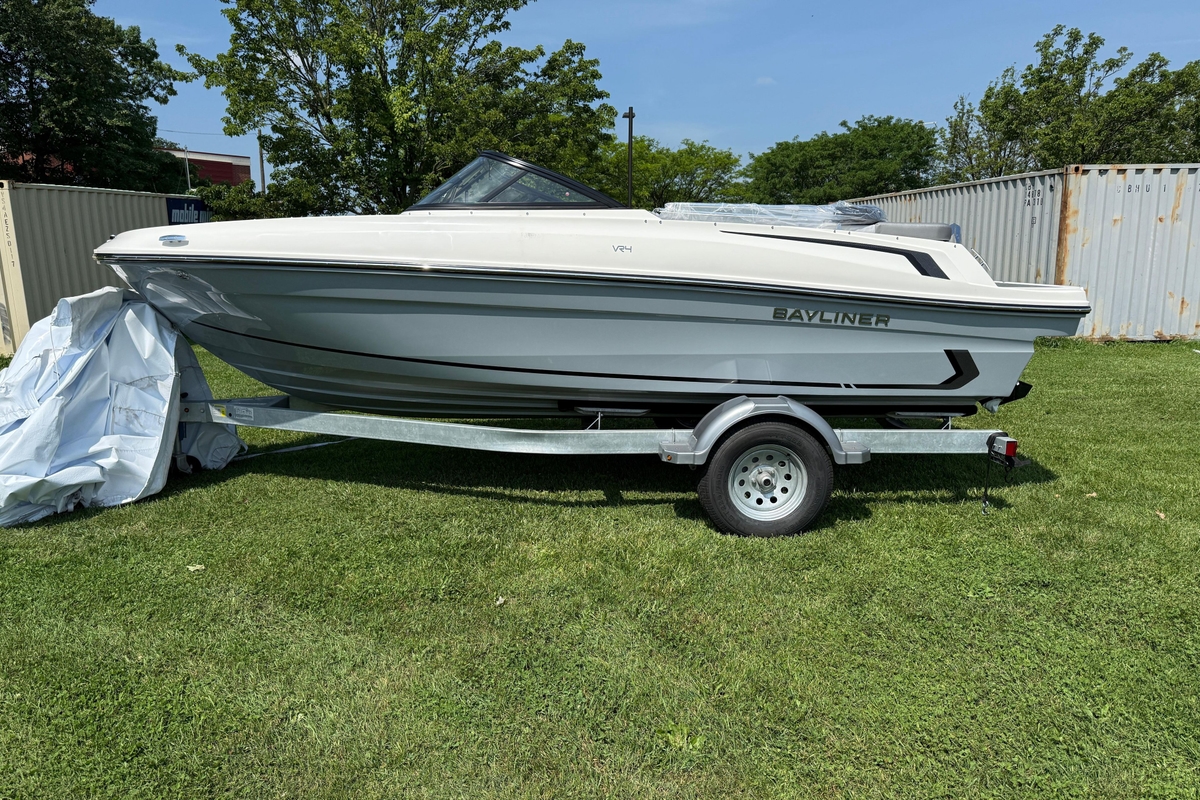 2025 Bayliner VR4 Bowrider I/O - Sold Boat
