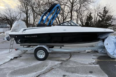 BOATZON | Bayliner VR4 Bowrider OB 2026 BOATZON | Bayliner VR4 Bowrider OB 2026