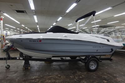 BOATZON | Bayliner VR5 2024