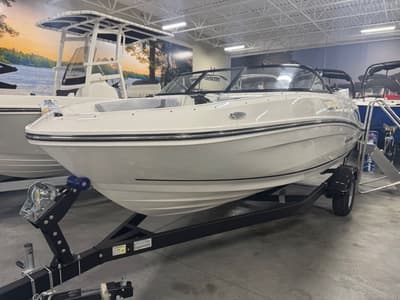 BOATZON | Bayliner VR5 2025