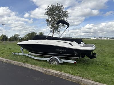 BOATZON | Bayliner VR5 2025