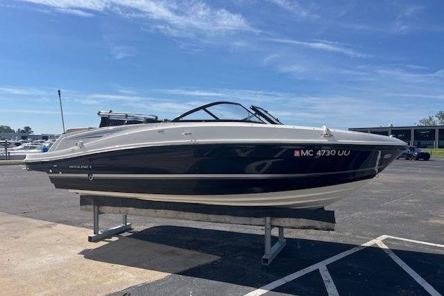 2016 Bayliner VR5 Bowrider I/O - Sold Boat
