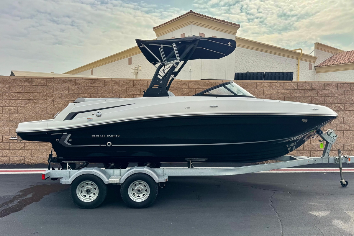 2022 Bayliner VR5 Bowrider I/O - Sold Boat