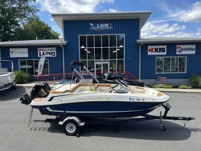 BOATZON | Bayliner VR5 Bowrider  Outboard 2022