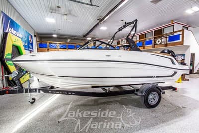 BOATZON | Bayliner VR5 Bowrider  Outboard 2022