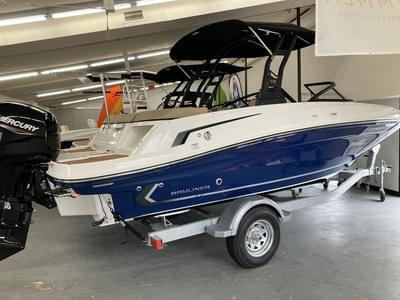BOATZON | Bayliner VR5 Bowrider Outboard 2025 BOATZON | Bayliner VR5 Bowrider Outboard 2025