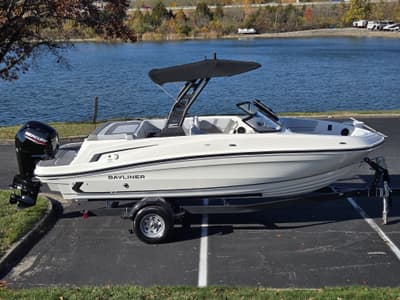 BOATZON | Bayliner VR5 BowriderOutboard 2024